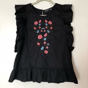 NWT Potters Pot Embroidered Top!